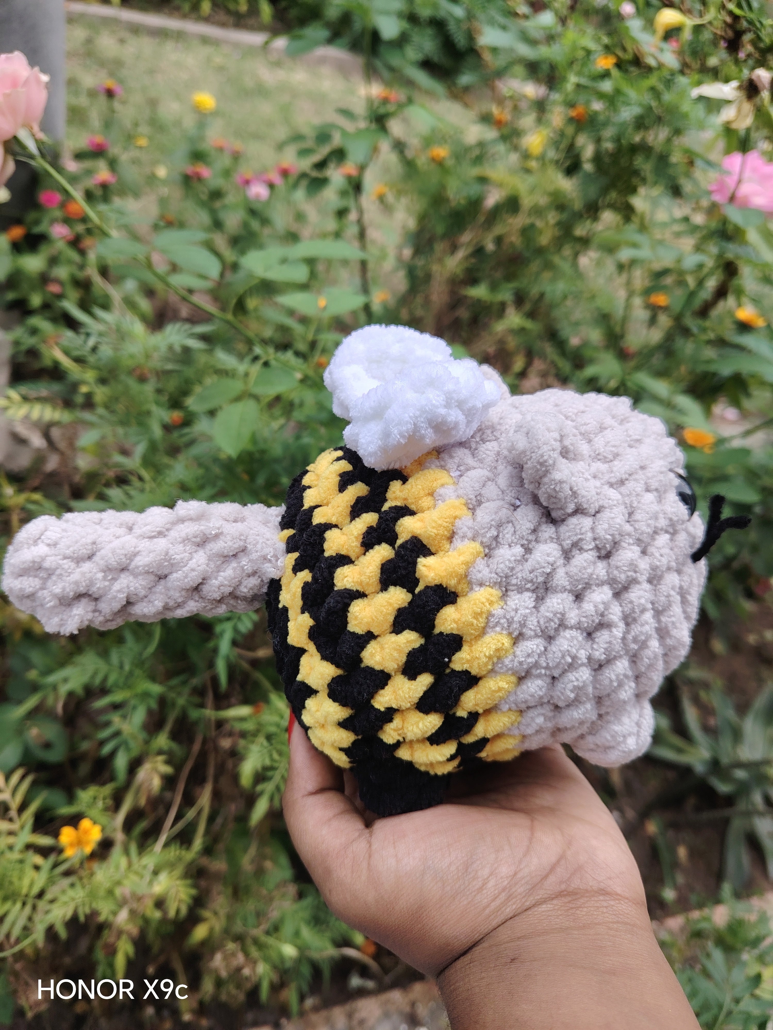 Bee kitty