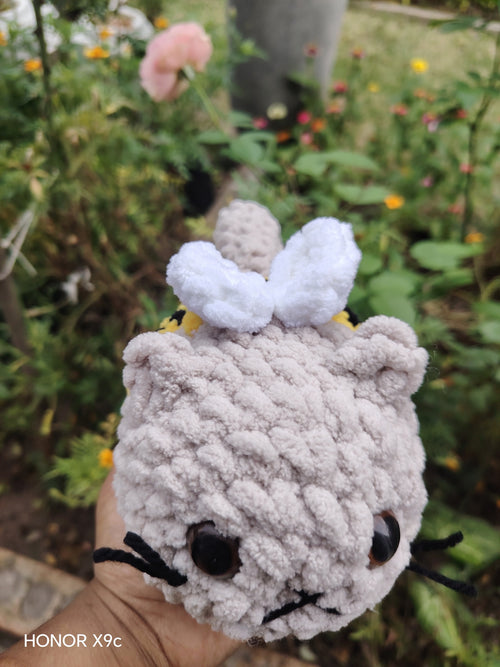 Bee kitty